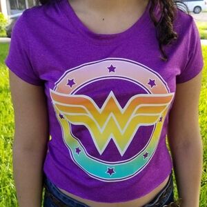 DC Comics Wonder Woman Juniors Raw Edge Baby Tee Purple Rainbow Logo Medium 7/8